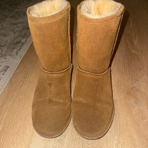 BearPaw Tan Winter Fuzzy Boots